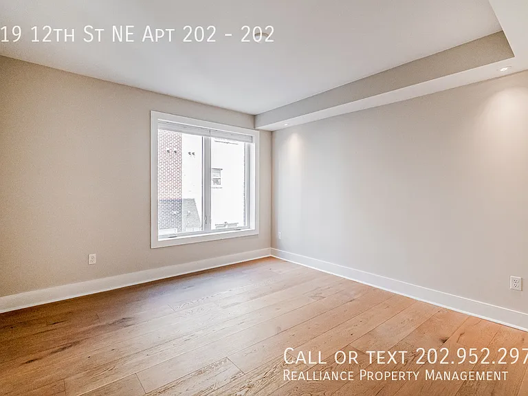 919 12th St NE #202 — Photo 4