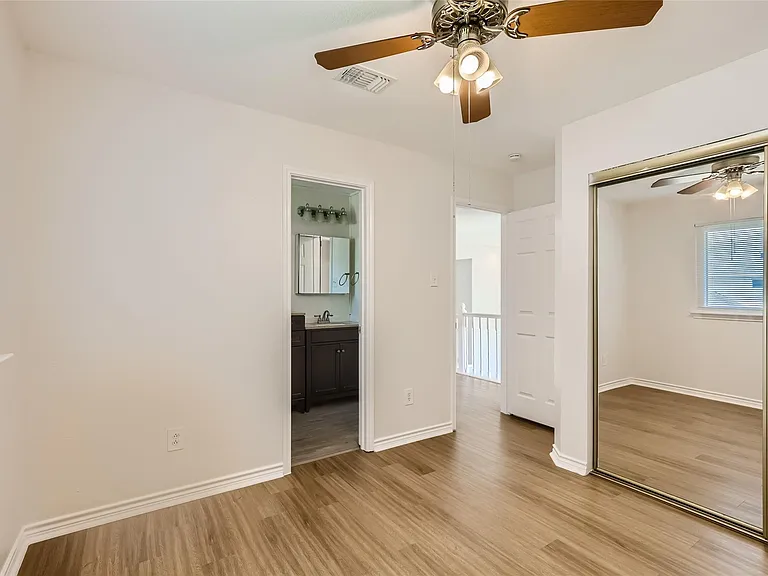 8904 Marthas Dr — Photo 9