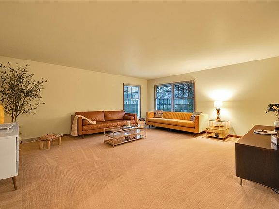 4th image of 505 Fairlane Dr