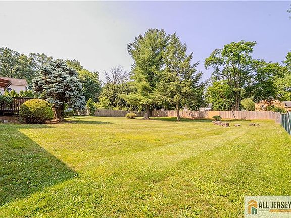 4th image of 3308 Evergreen Ln