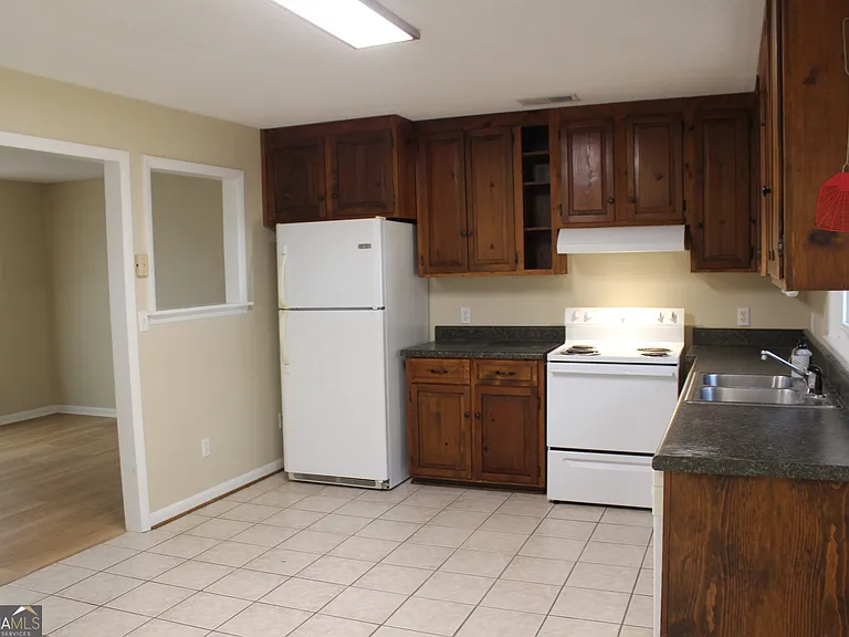 128 Sandy Way — Photo 2