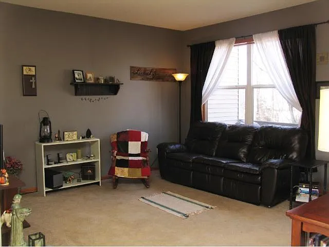 11725 Kings Ln SE — Photo 3