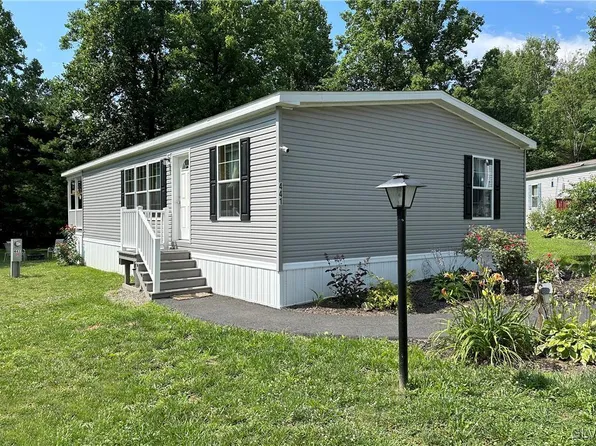 441 Mountain Village Cir, Macungie, PA 18062