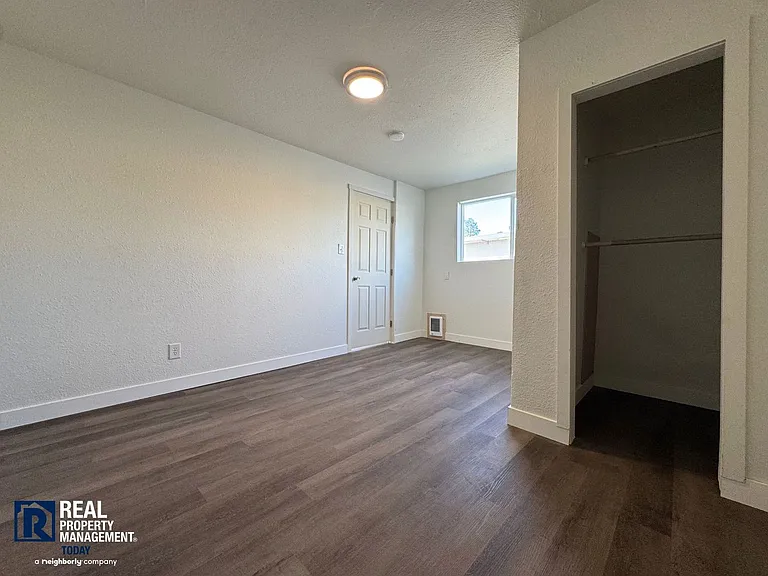 Hallassan Investments - Woo - 204-212 — Photo 14