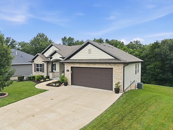 3rd image of 705 Rutland Dr