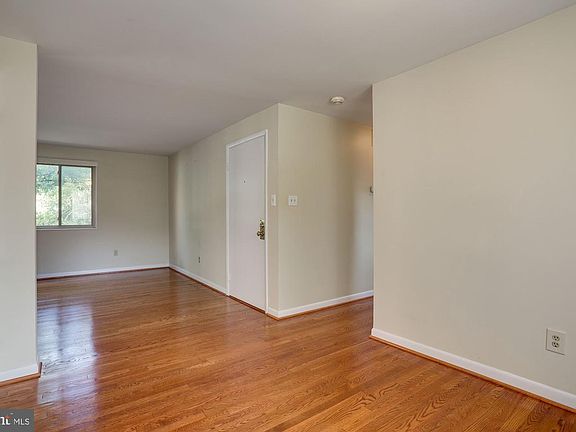 5th image of 4510 Washington Blvd APT 1