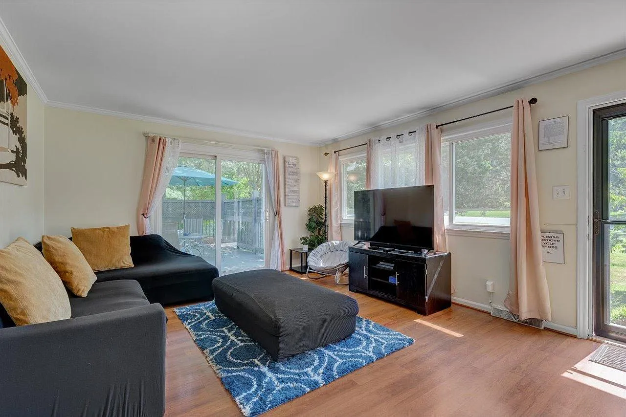 4 bed, 2600 sqft, $3,500 — Photo 3