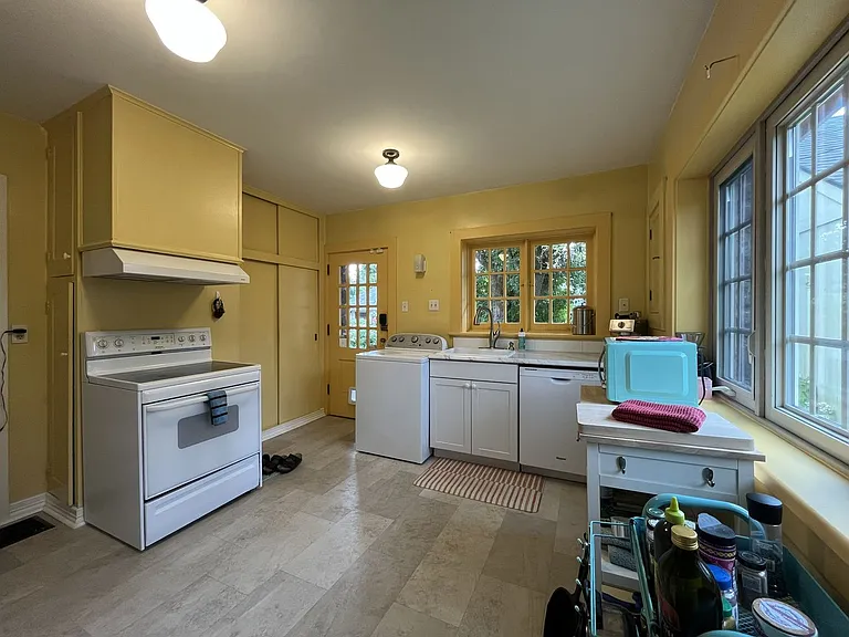 2430 SE Park Ave — Photo 7