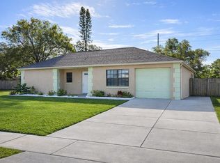 2902 Blossom Lake Dr, Holiday, FL 34691