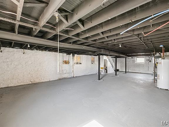5th image of 816 McLaran Ave