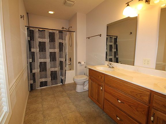 5th image of 710 E Pamela Dr
