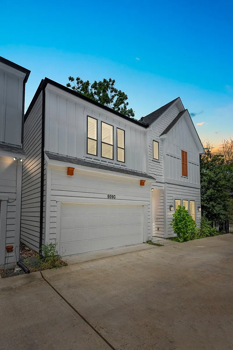 Building Photo - 909 Oak St #C