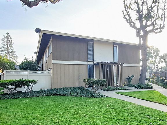 Front Lawn area in front of Unit #6