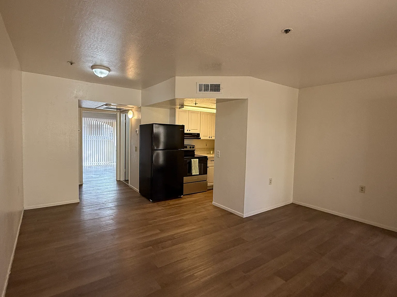 1 bed, 560 sqft, $1,200 — Photo 4