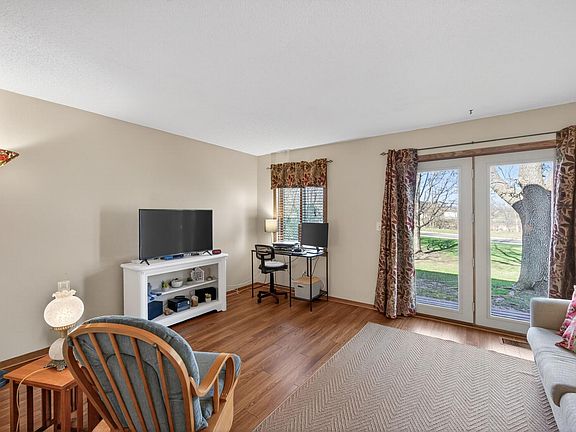5th image of 2457 Crestwood Dr