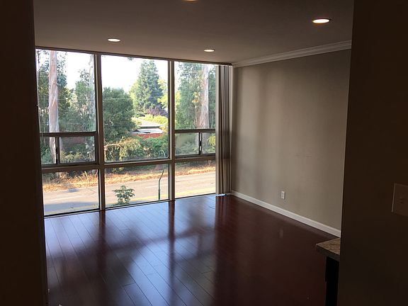 3rd image of 500 El Camino Real