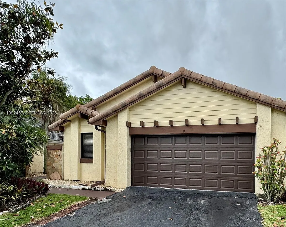 Building Photo - 2159 Baton Rouge #2159
