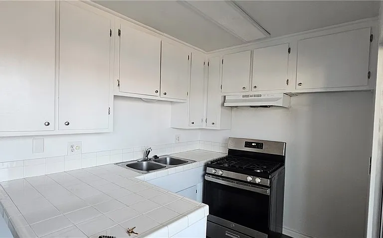 102 Avenida San Fernando #5 — Photo 3