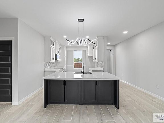 4th image of 4684 River Oak Cir