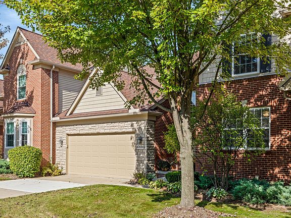 4th image of 47636 Scenic Circle Dr S
