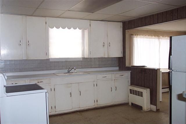 2nd image of 524 Fallbrook Rd