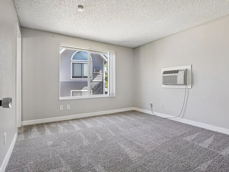 Windmill Apartments — Photo 20