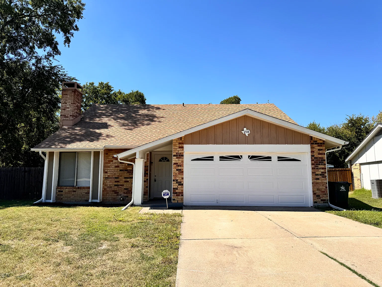 2518 Fallcreek St Arlington TX 76014 — Photo 1