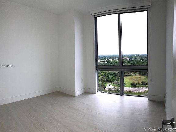 4th image of 16385 Biscayne Blvd Unit 2606