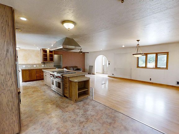 4th image of 621 Pineview Pl