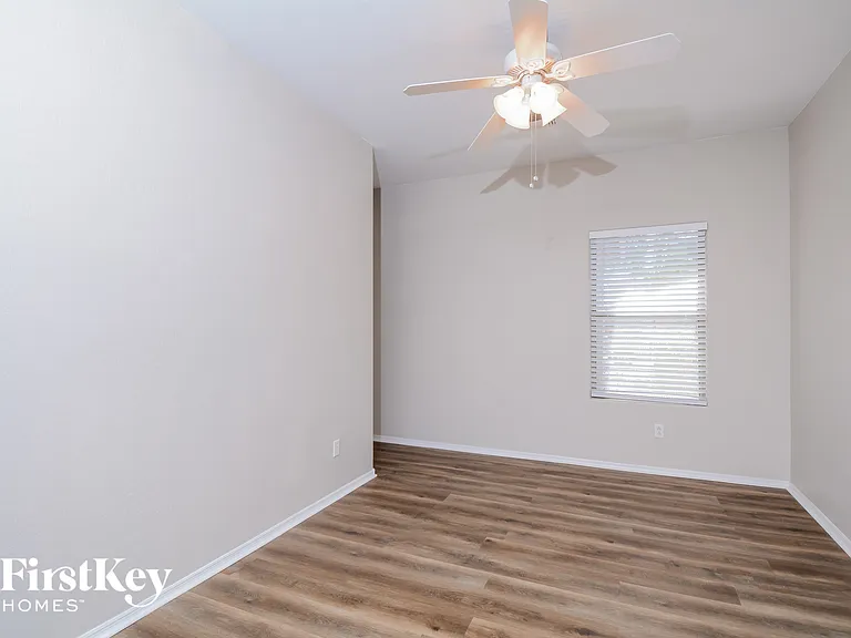 3606 N 129th Ave — Photo 11