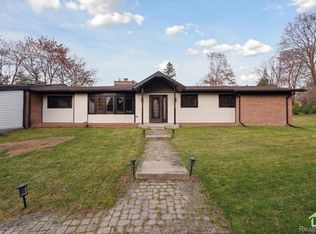 3267 Greentree Rd, Bloomfield Hills, MI 48304