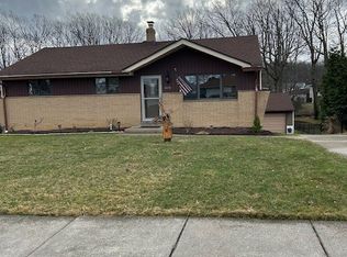 7075 W Parkview Dr, Parma, OH