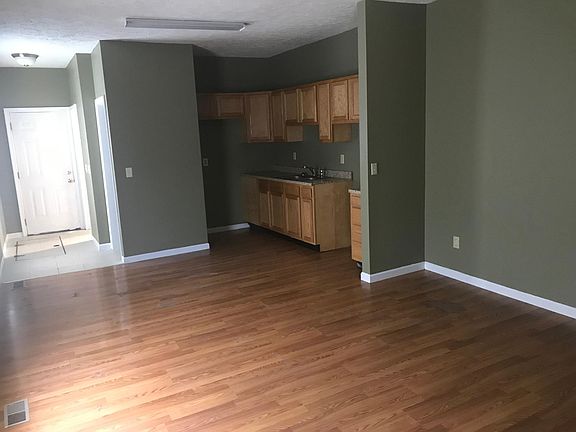 2nd image of 123 Manhattan St