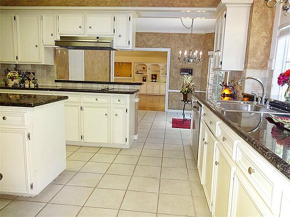 2nd image of 8019 Vintage Creek Dr