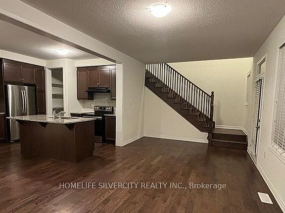 3rd image of 39 Boothill Dr