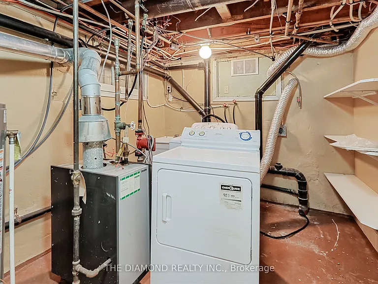 3927 Bloor St W — Photo 35