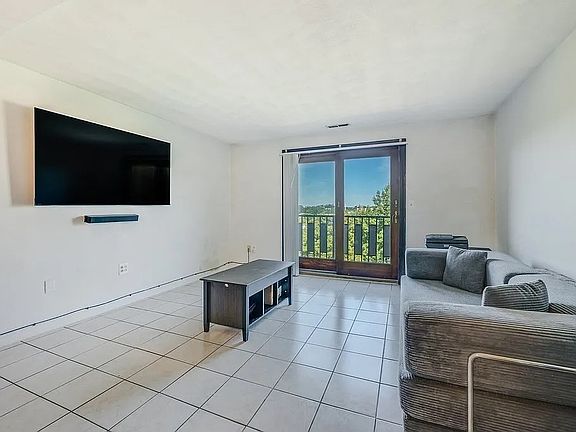 3rd image of 77 Bennington St #509