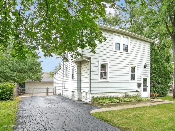 131 N Adams St, Westmont, IL 60559