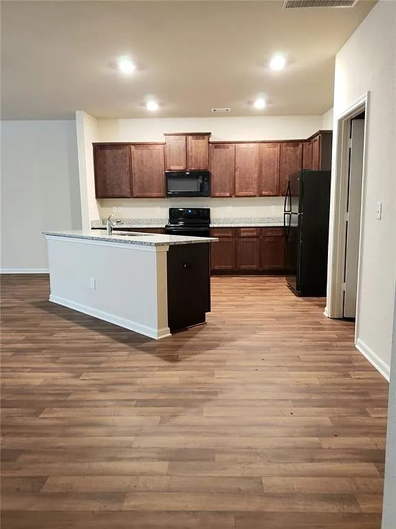 3 bed, 2.0 bath, 1615 sqft, $1,850 — Photo 3
