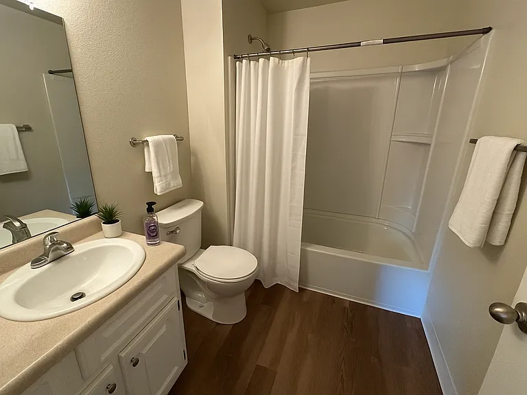 Emerald Pointe — Photo 28