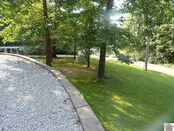 2nd image of 5 Lakeshore Ct