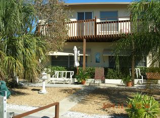 11090 1st St E, Treasure Island, FL 33706