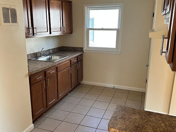 3rd image of 20915 Eastwood Blvd