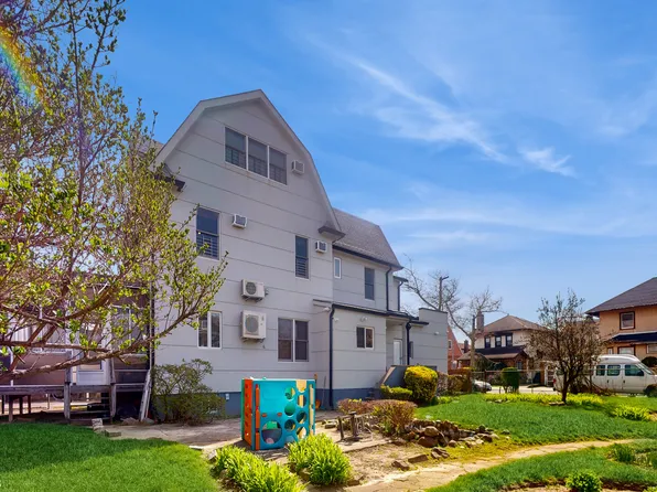 3851 Laurel Avenue image 3 of 23