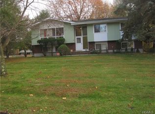 15 Dorchester Dr, Airmont, NY 10952