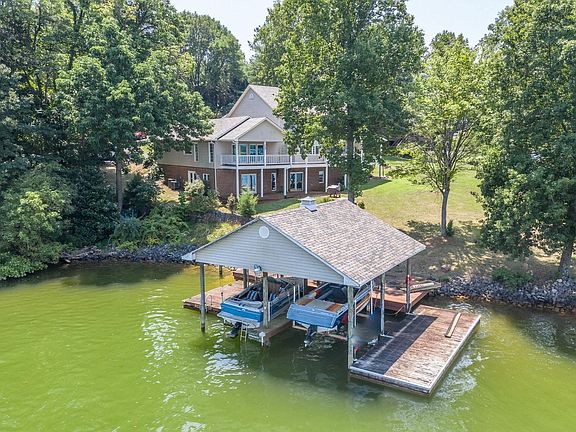 3rd image of 234 Pine Knob Cir