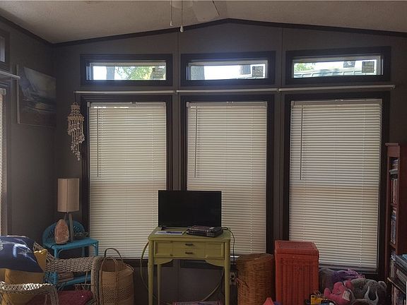 4th image of 209 Wildflower Ln