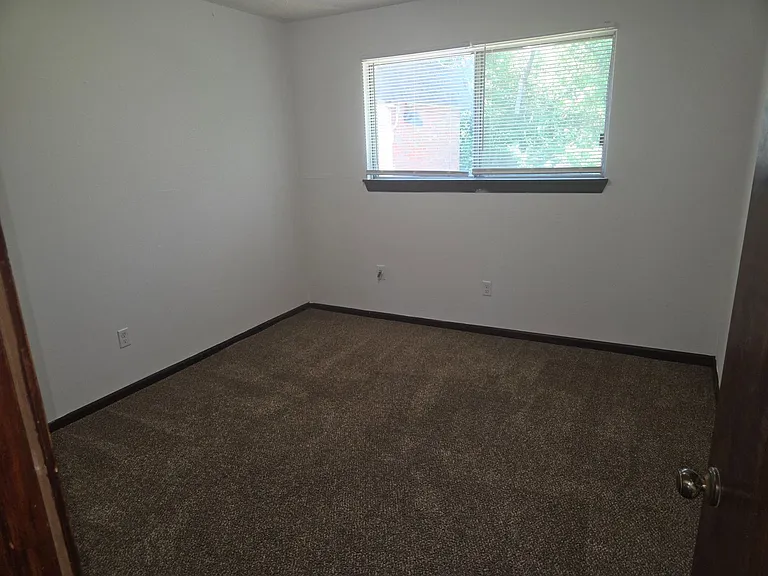 924 W Texas Ave — Photo 10