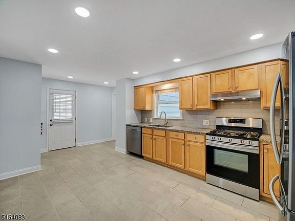 5th image of 207 Franklin Ave Floor 11
