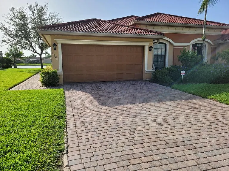 11326 Red Bluff Ln — Photo 1